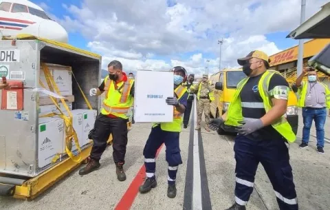 Panamá recibe 100,620 dosis de vacunas contra la covid-19 de Pfizer