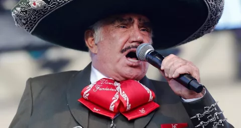 Vicente Fernández vuelve a terapia intensiva por problemas respiratorios