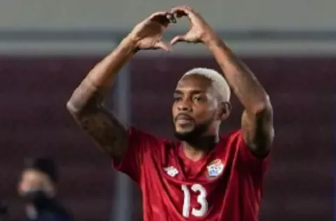 Panamá sufre tres bajas para el partido contra México