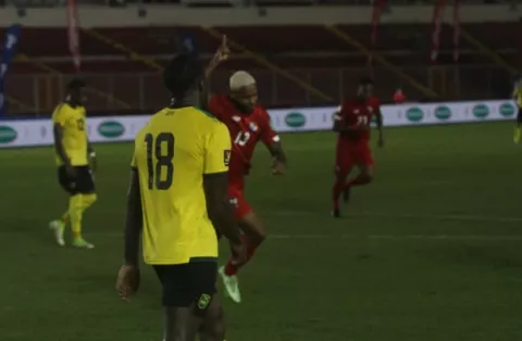 Panamá cumple y hace el trabajo ante Jamaica en el estadio Rommel Fernández