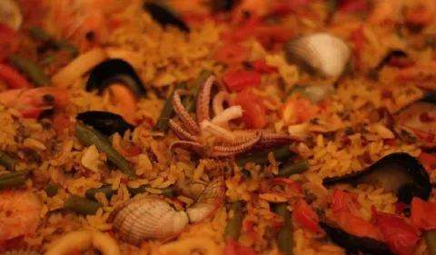 Arroz con mariscos, bocado del mar que deleitará su paladar