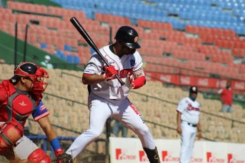 Panamá deja en el terreno de juego a Puerto Rico en su debut en la Serie del Caribe