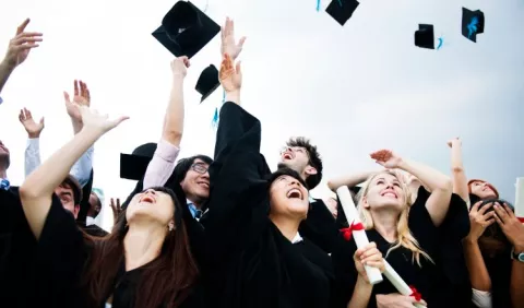 Becas para jóvenes que estudian carreras 'Stem'