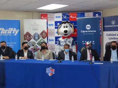 Béisbol juvenil, solo se espera el grito de 'playball'
