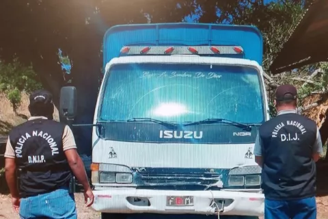 Ubican en Las Guabas camión posiblemente involucrado en atropello mortal en Los Santos 