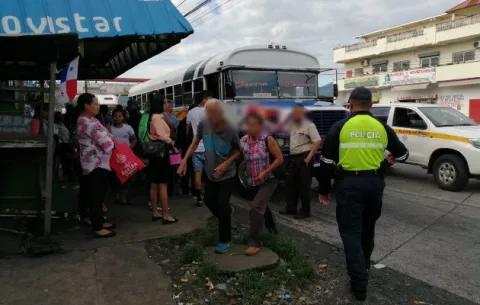 Encapuchados le roban al conductor de un bus de la ruta Capira-Panamá  y a una pasajera