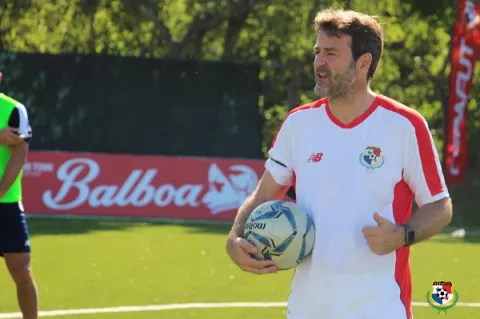 Thomas Christiansen convoca a jugadores de Panamá para amistoso ante Perú