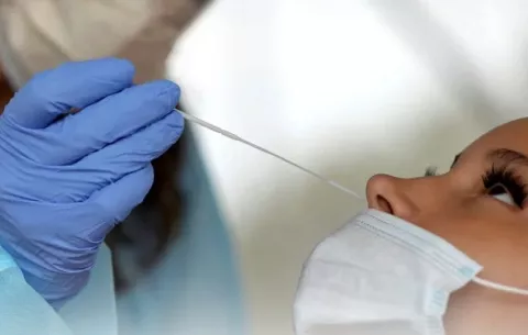 Pacientes no vacunados siguen perdiendo la batalla contra la covid-19, según reporte del Minsa