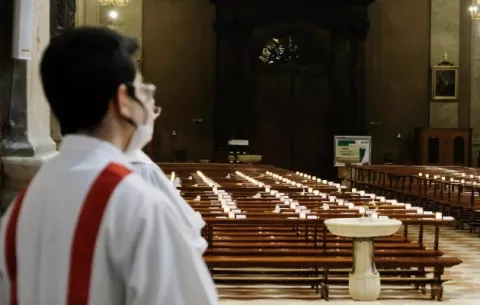 Los curas no vacunados no podrán dar la comunión en una diócesis italiana