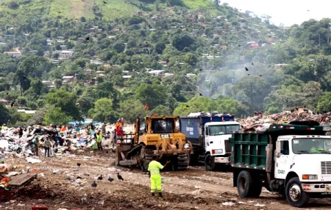 Presentan denuncia penal contra Urbalia Panamá encargada del relleno sanitario de Cerro Patacón 