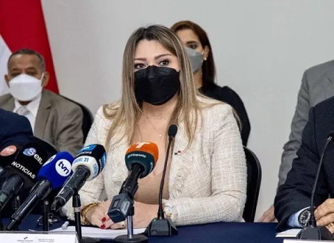 Ministra Doris Zapata: 'Le hicimos ajuste al salario mínimo a las actividades que marcaron positivo'