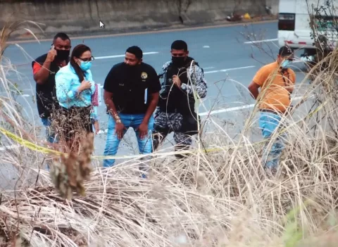 Encuentran cuerpo calcinado en una cuneta a orilla de la autopista Arraiján-La Chorrera 
