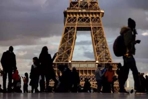 Escalada de contagios por la variante ómicron de la covid-19 obliga al cierre del 1.75 % de las clases en Francia