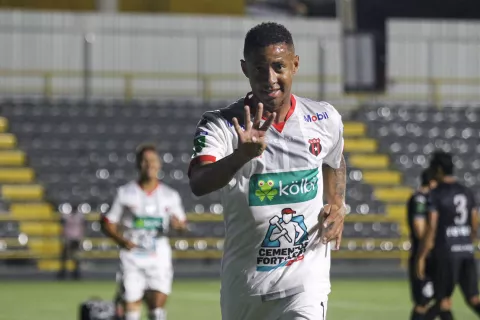 Gabriel 'Gaby' Torres se incorpora al Alajuelense de Costa Rica