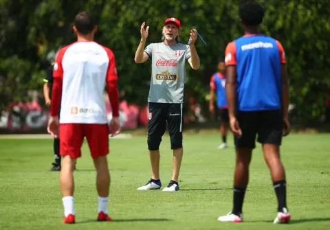 Perú reconoce casos positivos en sus jugadores antes de enfrentar a Panamá
