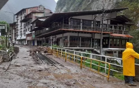 El pueblo de Machu Picchu queda inundado tras desbordarse un río en Perú