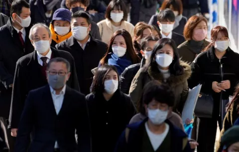 Japón aprueba restablecer restricciones ante la incipiente sexta ola de covid