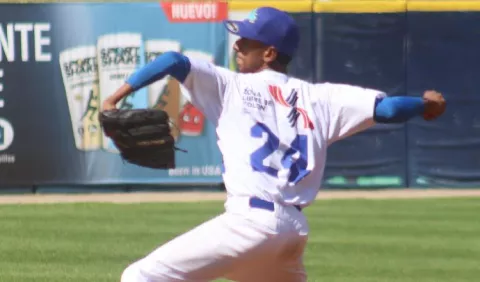Julio Ruiz lleva a Colón a la victoria, Este le pega a Chiriquí y Oeste noquea a Herrera, en el béisbol juvenil