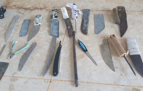 Seis armas de fuego, celulares y presunta marihuana ocultaban reos de La Nueva Joya