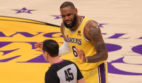 Lakers toman aire al vencer a los Magic, el peor equipo de la NBA
