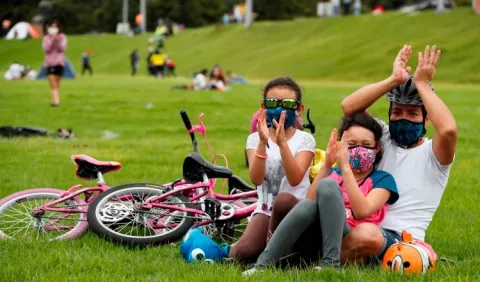 Calor y mascarillas,  combinación que afecta la piel