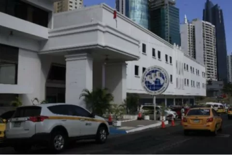 Panamá coloca Bonos Globales por un monto de $2,500 millones con vencimiento en el 2033 y 2063