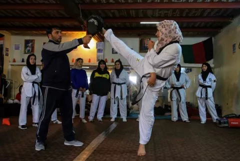 El taekwondo femenino pasa a la clandestinidad para esquivar a los talibanes 