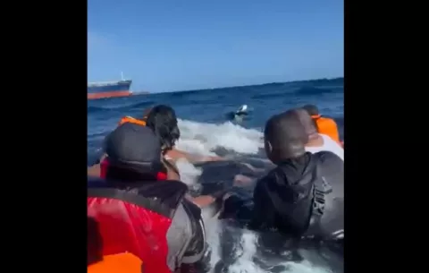 Naufraga embarcación con 13 ocupantes, una persona está desaparecida