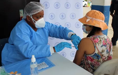 Panamá suma siete muertes y 5,468 casos nuevos de covid-19 para este lunes