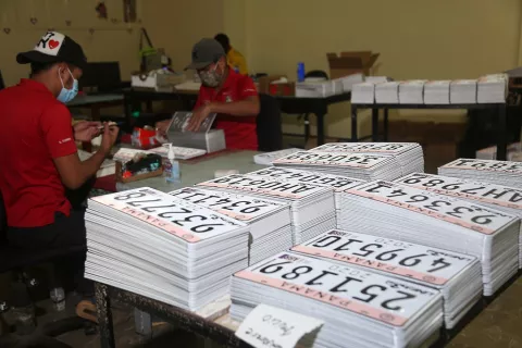 Alcaldía de Panamá: Placas se volverán a entregar mediante el mecanismo de citas desde el lunes 17 de enero