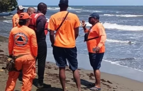 Recuperan cuerpo del menor que fue arrastrado por oleajes en la playa María Chiquita
