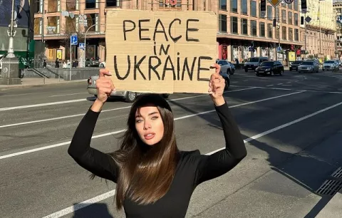 Anna Nepliaj, Miss Ucrania 2021: '¡Los ucranianos no quieren la guerra!'