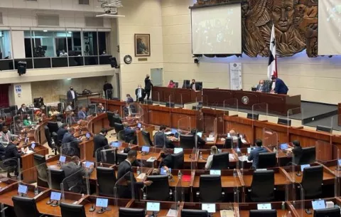 Proyecto de ley que permite reelección de rectora de la Unachi avanza a tercer debate