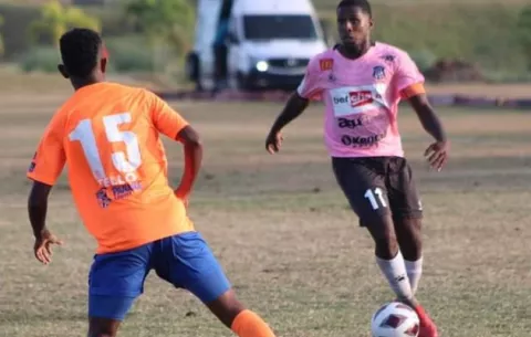 Armando Cooper cuestiona el jugar  un partido de LPF en una cancha con pisadas de caballos