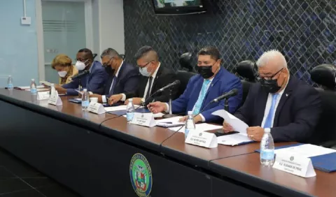 Carros de 'salvamento', motivo de diferencias en debate de proyecto sobre importación de vehículos