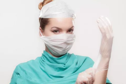 ¿Les puede ir peor a las pacientes mujeres cuando son operadas por cirujanos hombres?