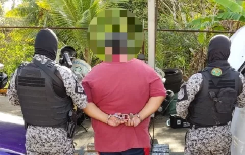 Detienen a un ciudadano extranjero con más de 100 paquetes de droga en Colón