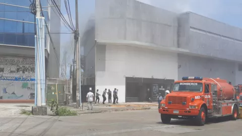Se incendia bodega de una empresa  en la Zona Libre de Colón