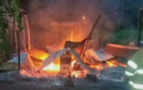 ¡Tragedia! Cuatro hermanitos mueren al incendiarse su vivienda en Colón