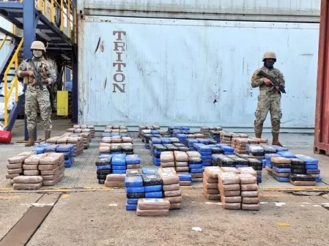 Son detenidas 4 personas durante decomiso de más de mil paquetes de drogas en Colón 