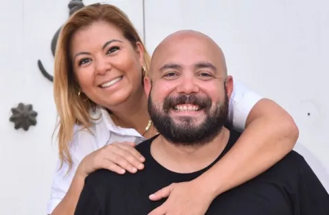 Delyanne Arjona comenta que su esposo salió bien de la cirugía y que no es nada grave