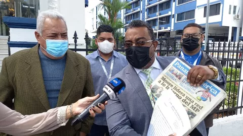Presentan denuncia contra el abogado William Moore, por supuesta red que funciona dentro del Ministerio Público