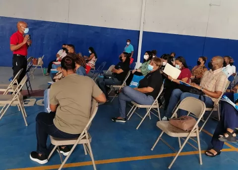 Docentes colonenses se instruyen en ambientes seguros contra la covid-19