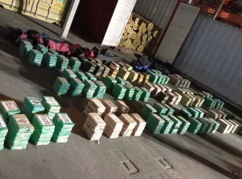 Más de 500 paquetes de presunta droga decomisan en el Puerto de Rodman, Veracruz 