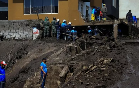 Ecuador limita el ingreso a la zona del alud para evitar delincuencia