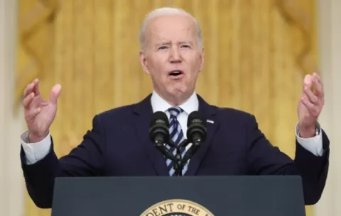 Joe Biden promete sanciones 'devastadoras' a Rusia tras su invasión de Ucrania