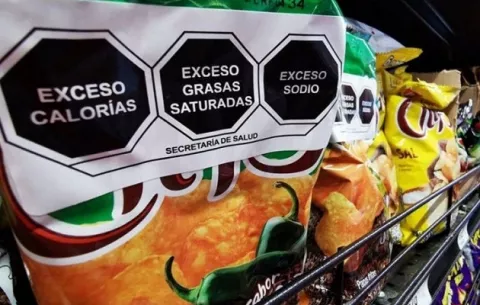 Expertos piden que la discusión del proyecto de ley sobre etiquetado en alimentos no saludables siga