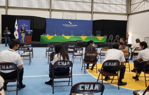 Disciplina e igualdad de condiciones, ¿por qué directores apuestan al uniforme escolar?