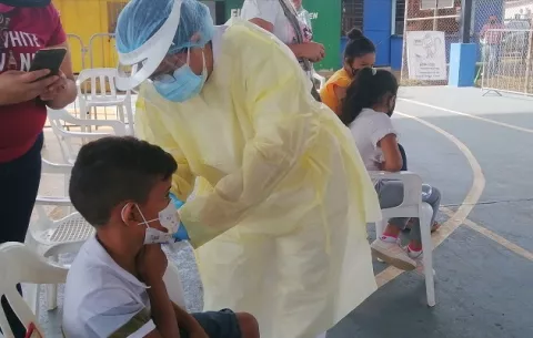 Avanza vacunación pediátrica ante inicio de clases presidenciales 