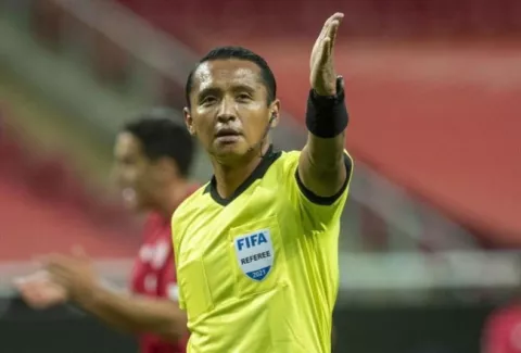Iván Barton tiene antecedentes de inventar penales, como lo hizo en el juego de México ante Panamá